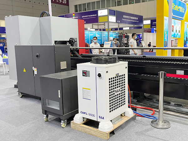 Industrial water chiller CWFL-3000 for 3KW fiber laser cutting & welding machine